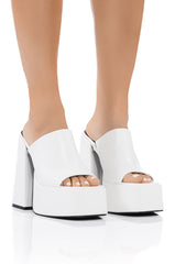 AZALEA WANG SHEBA CHUNKY SANDAL IN WHITE