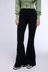 ON THE RUN RUCHED BACK FLARE LEGGING IN BLACK