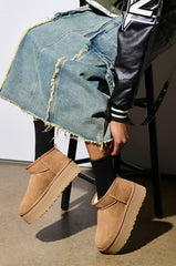 UGG CLASSIC ULTRA MINI PLATFORM IN CHESTNUT