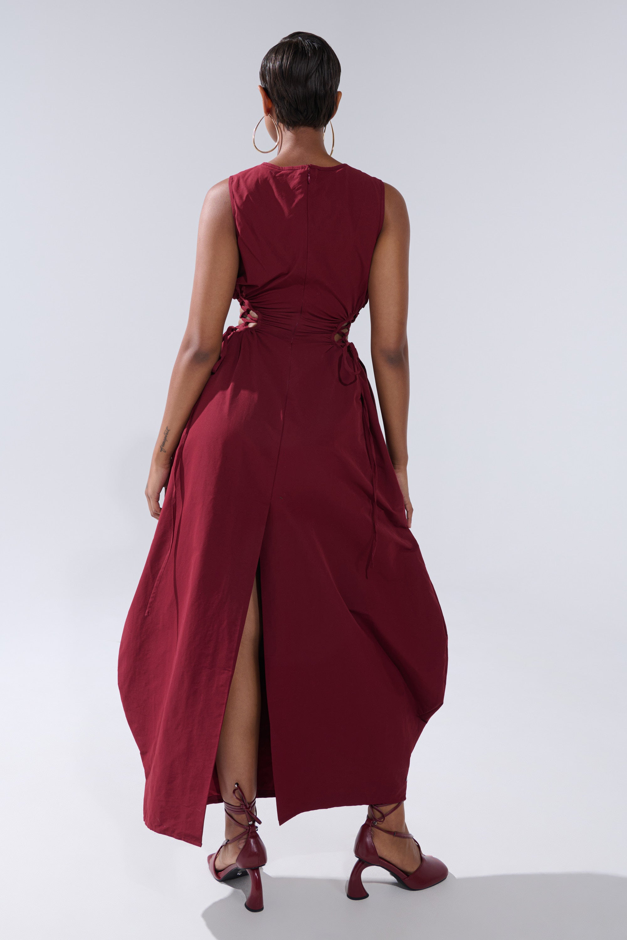 ALINA LACE UP DETAIL MAXI DRESS IN BURGUNDY
