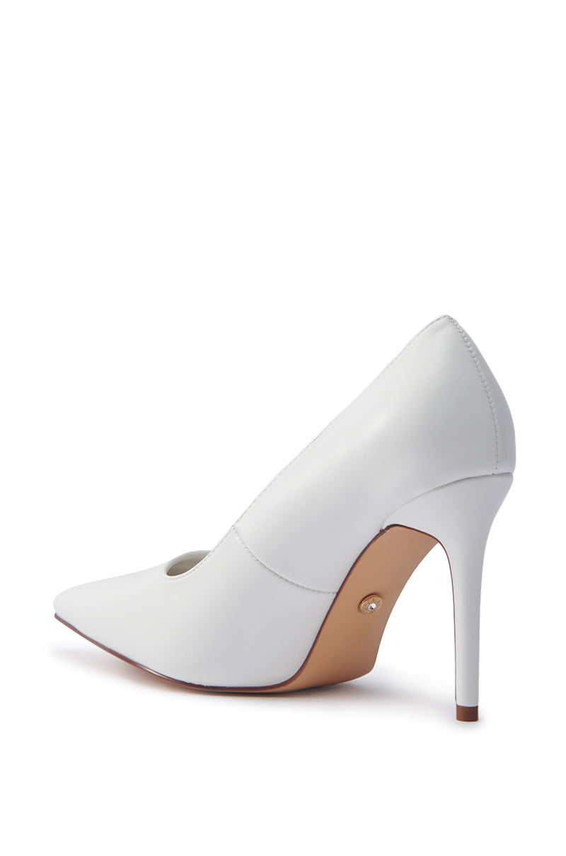 AKIRA GINNY WHITE PUMP