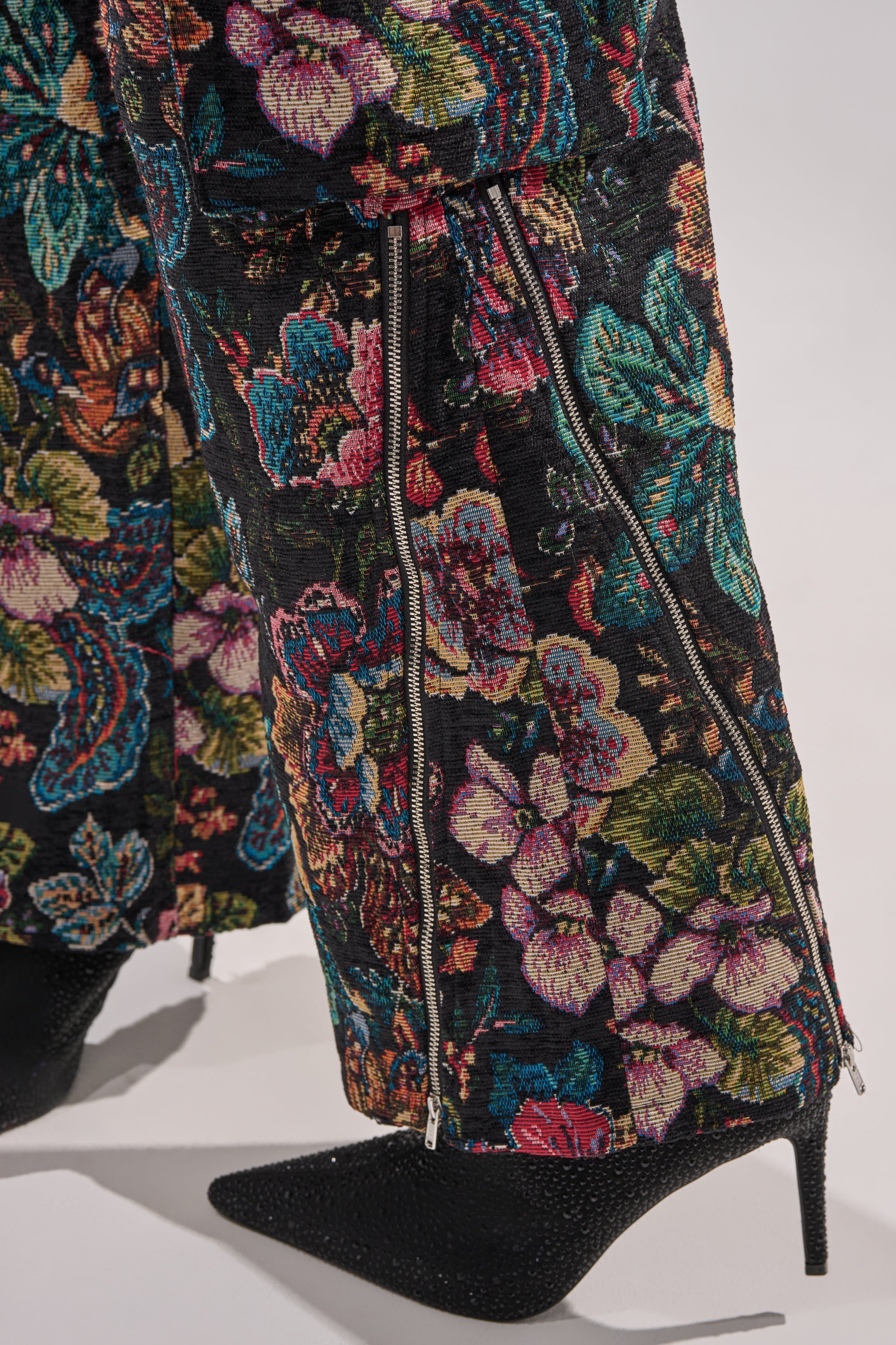 PRETTY LITTLE LADY BROCADE TROUSER