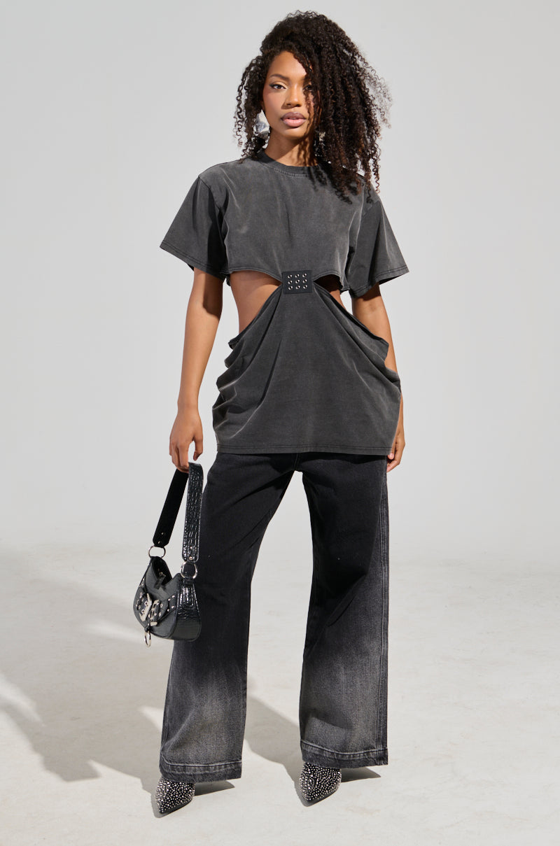 GIRL BOSS MOMENTS CUT OUT T-SHIRT