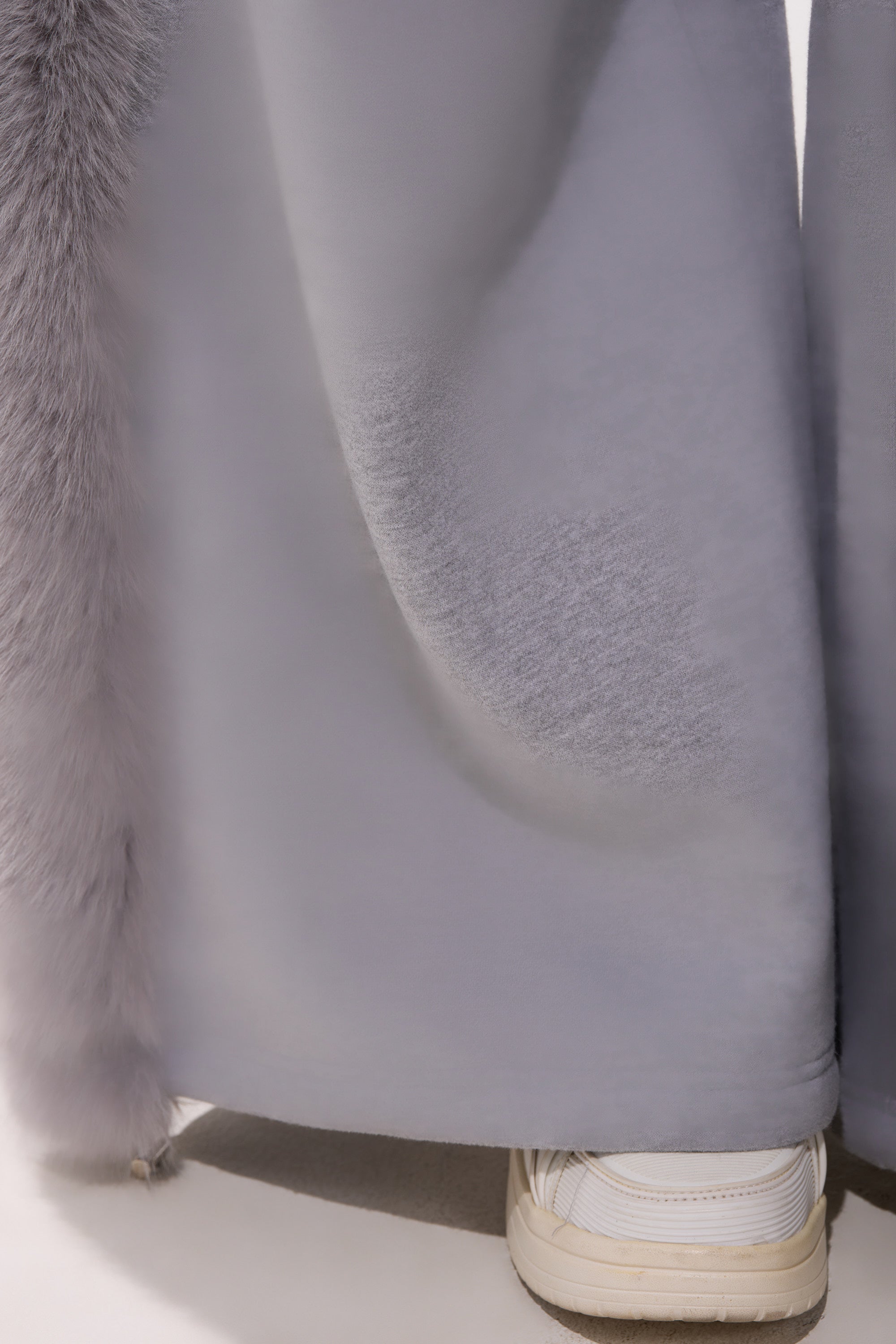 LUXE FUR JOGGER IN GREY