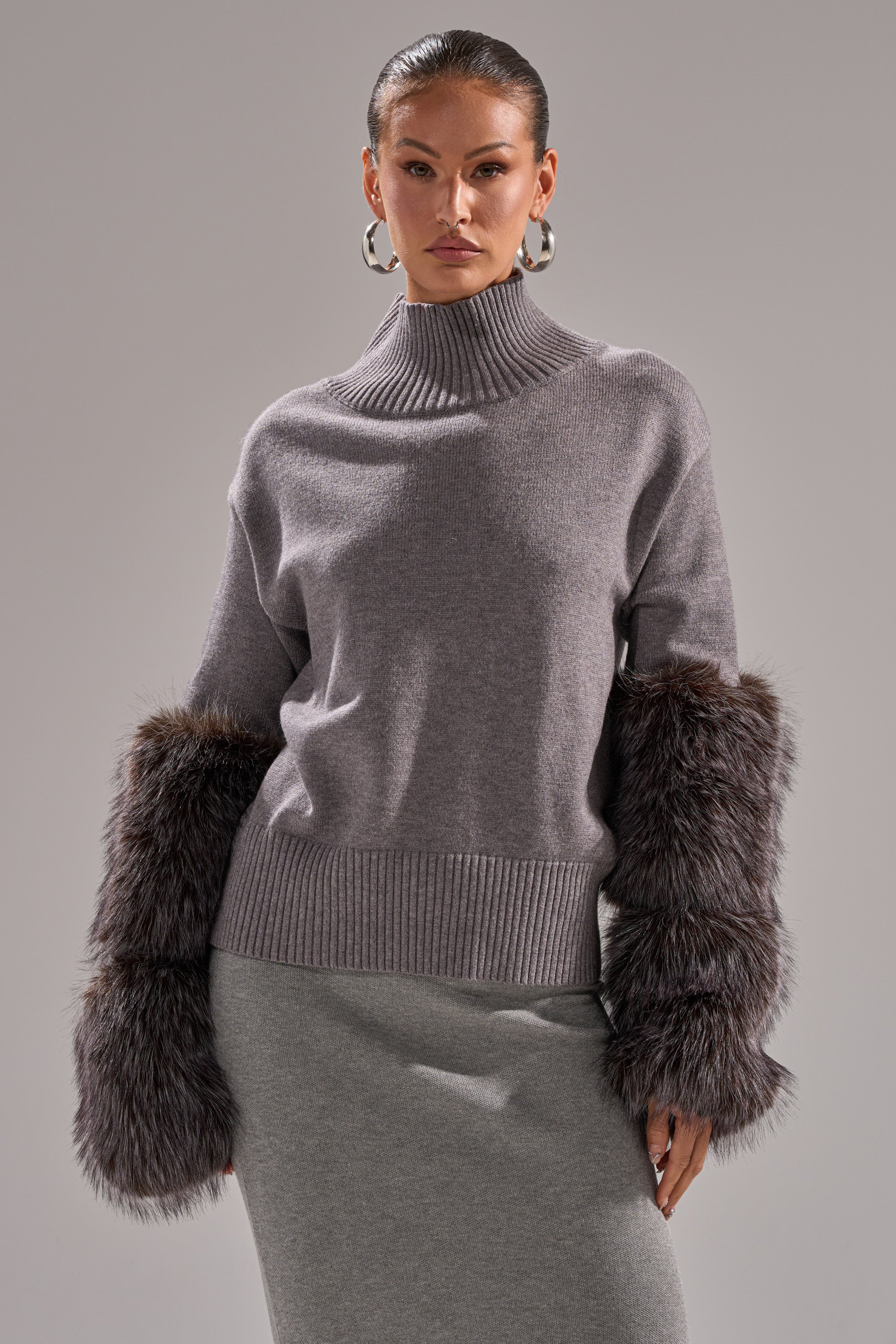 TOUCH ME SWEATER WITH FUR CUFFS