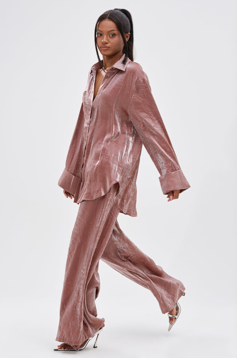 LOOK AT ME BUTTON DOWN TOP