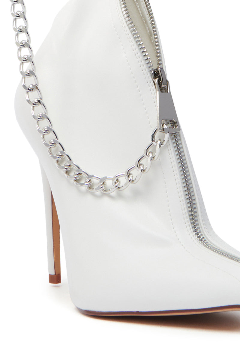 AZALEA WANG SAGITTA WHITE STILETTO PUMP