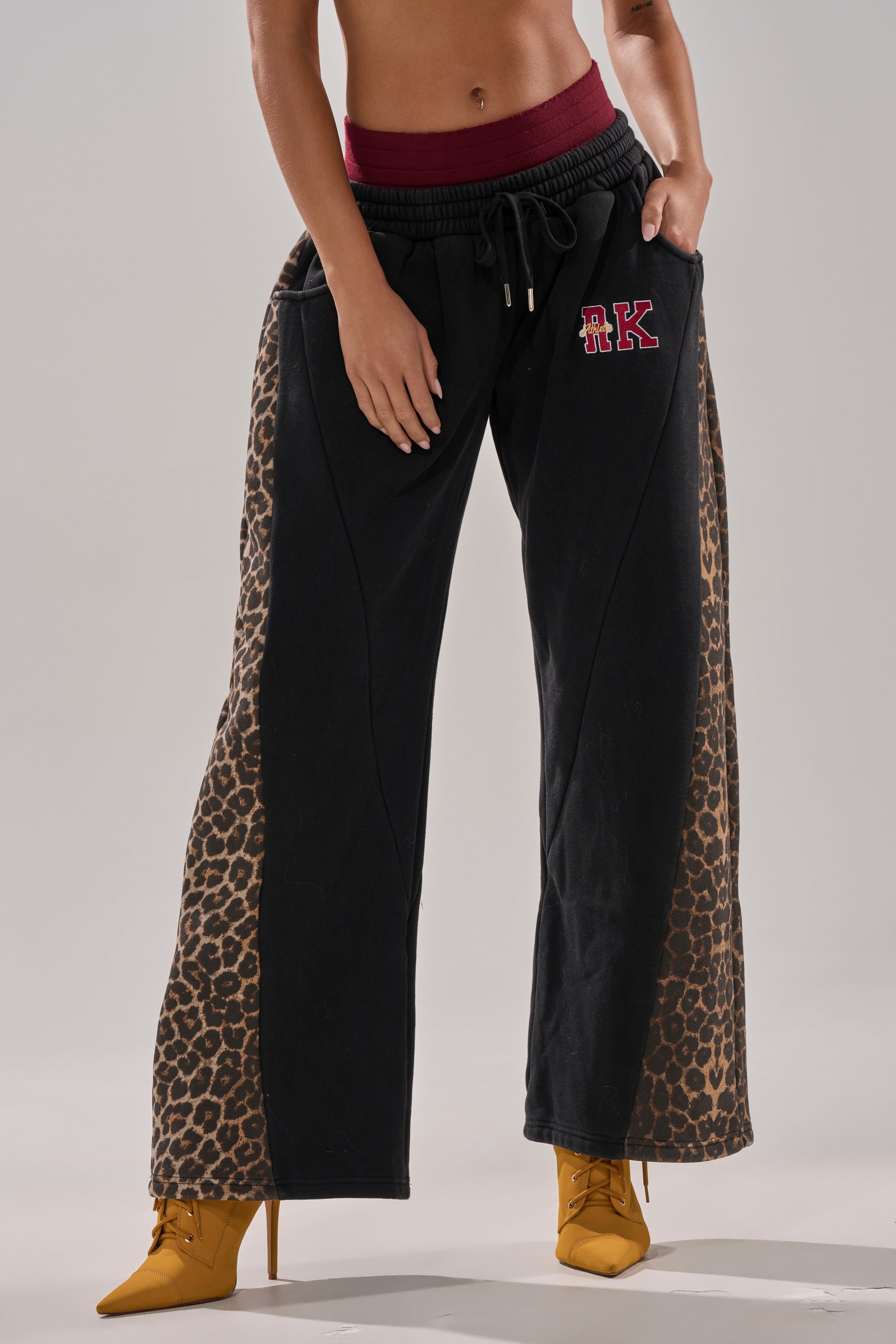 WORLD HOLD ON JOGGER