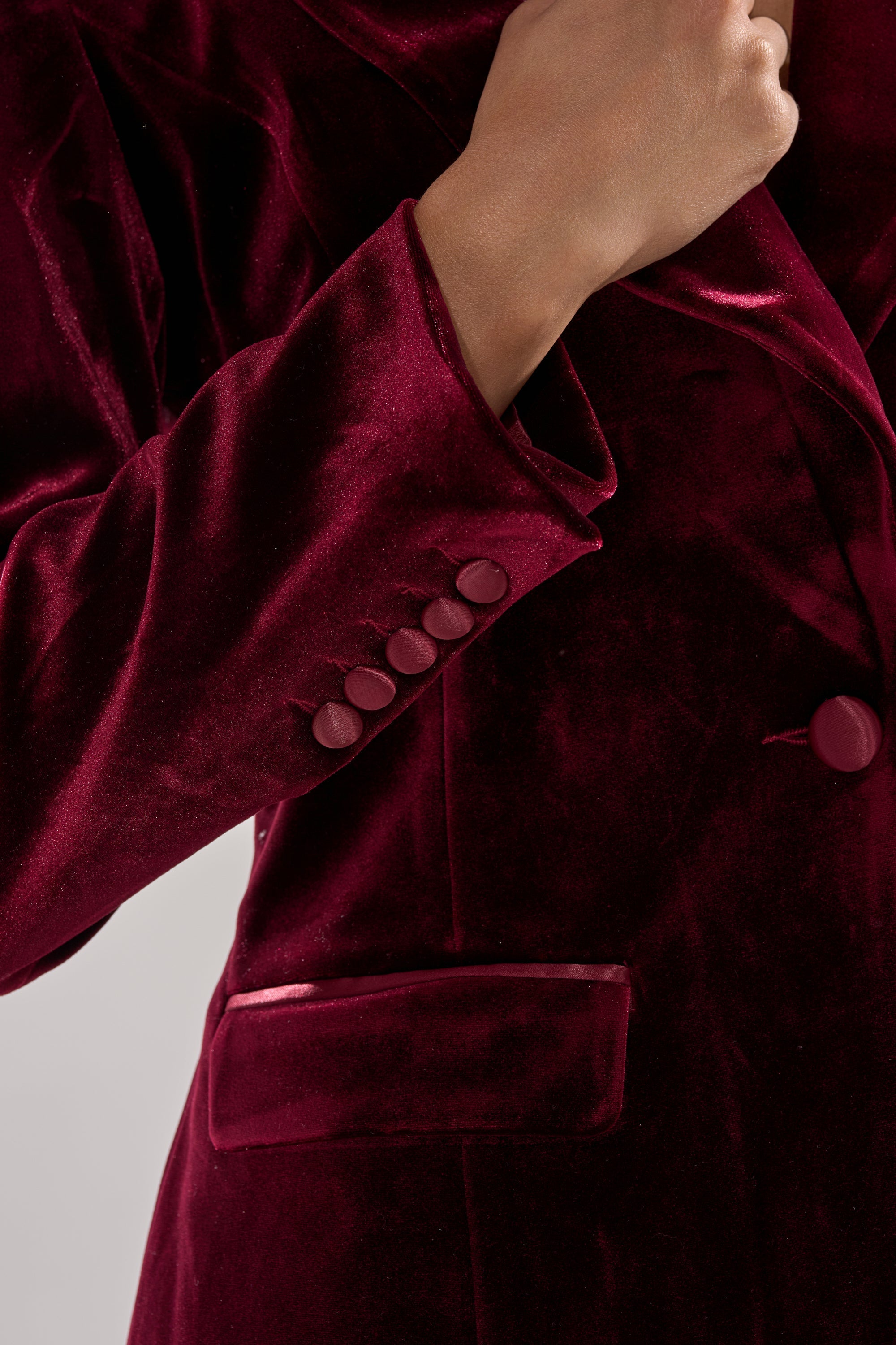 LUXE VELVET TUXEDO BLAZER