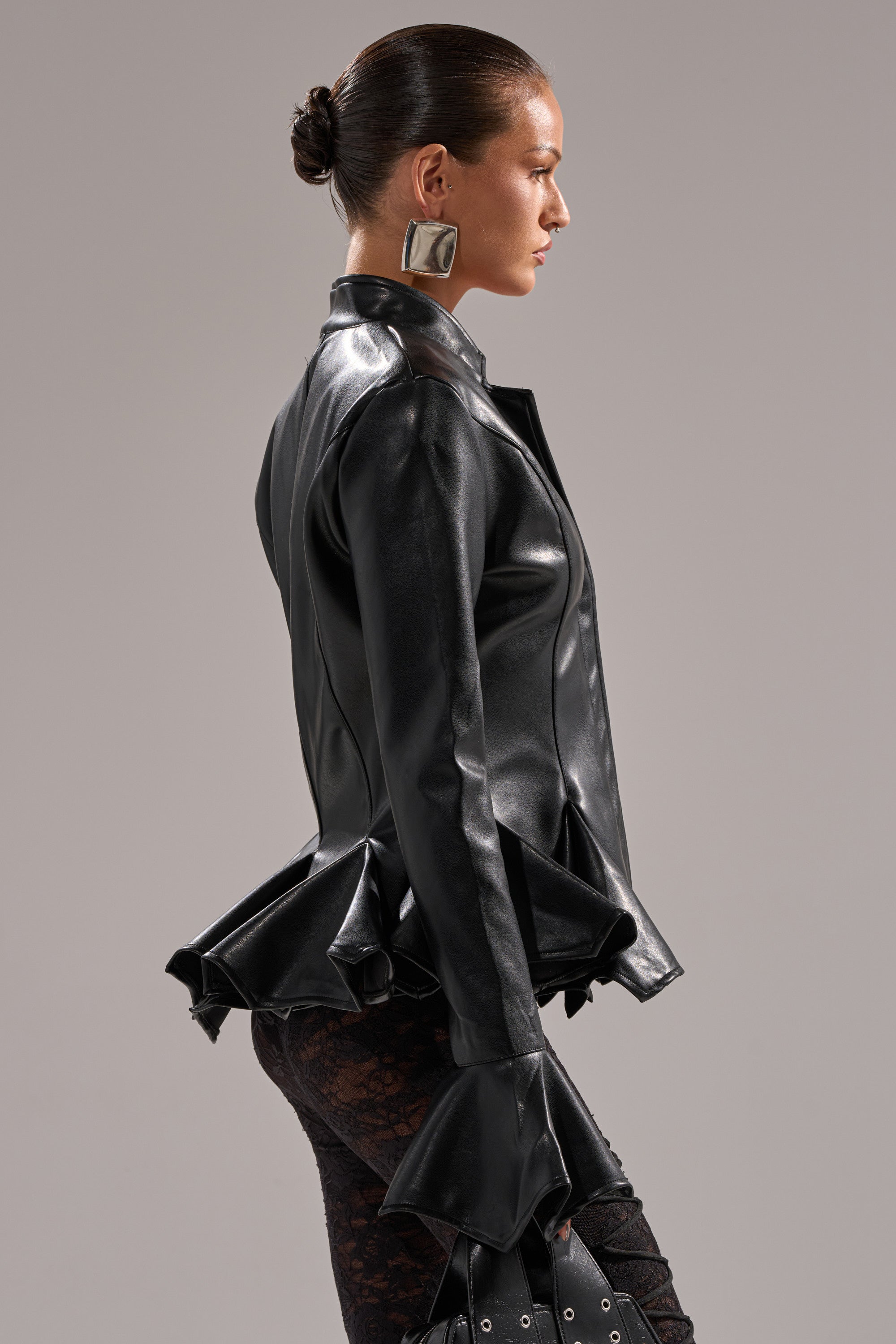 CARMEN BODYCON BLAZER IN BLACK