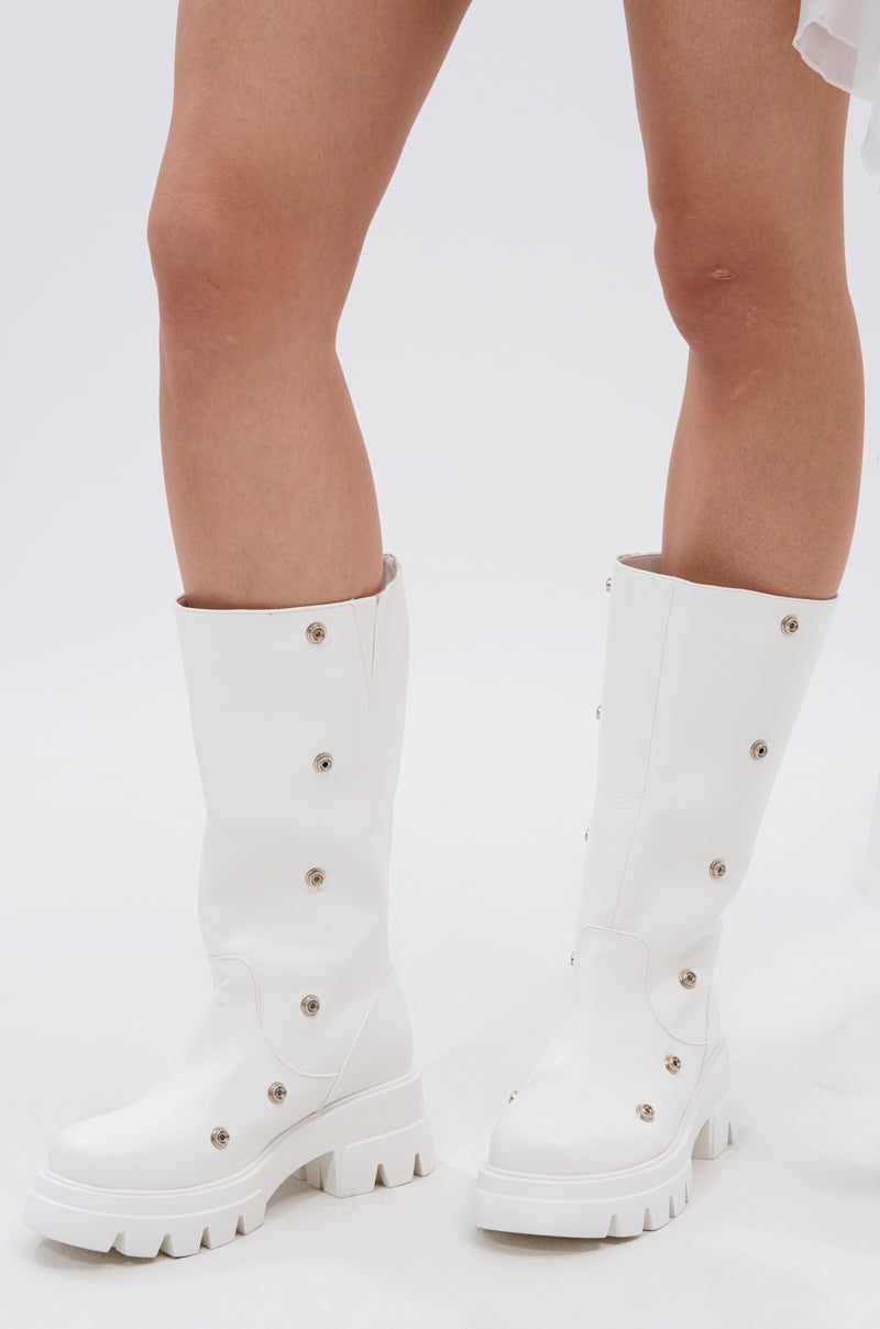 AZALEA WANG SYBEL WHITE SNAP DETAIL BOOTIE