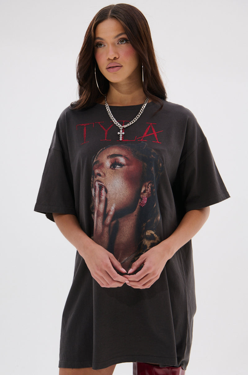 TYLA GRAPHIC T-SHIRT DRESS WITH DISTRESSING