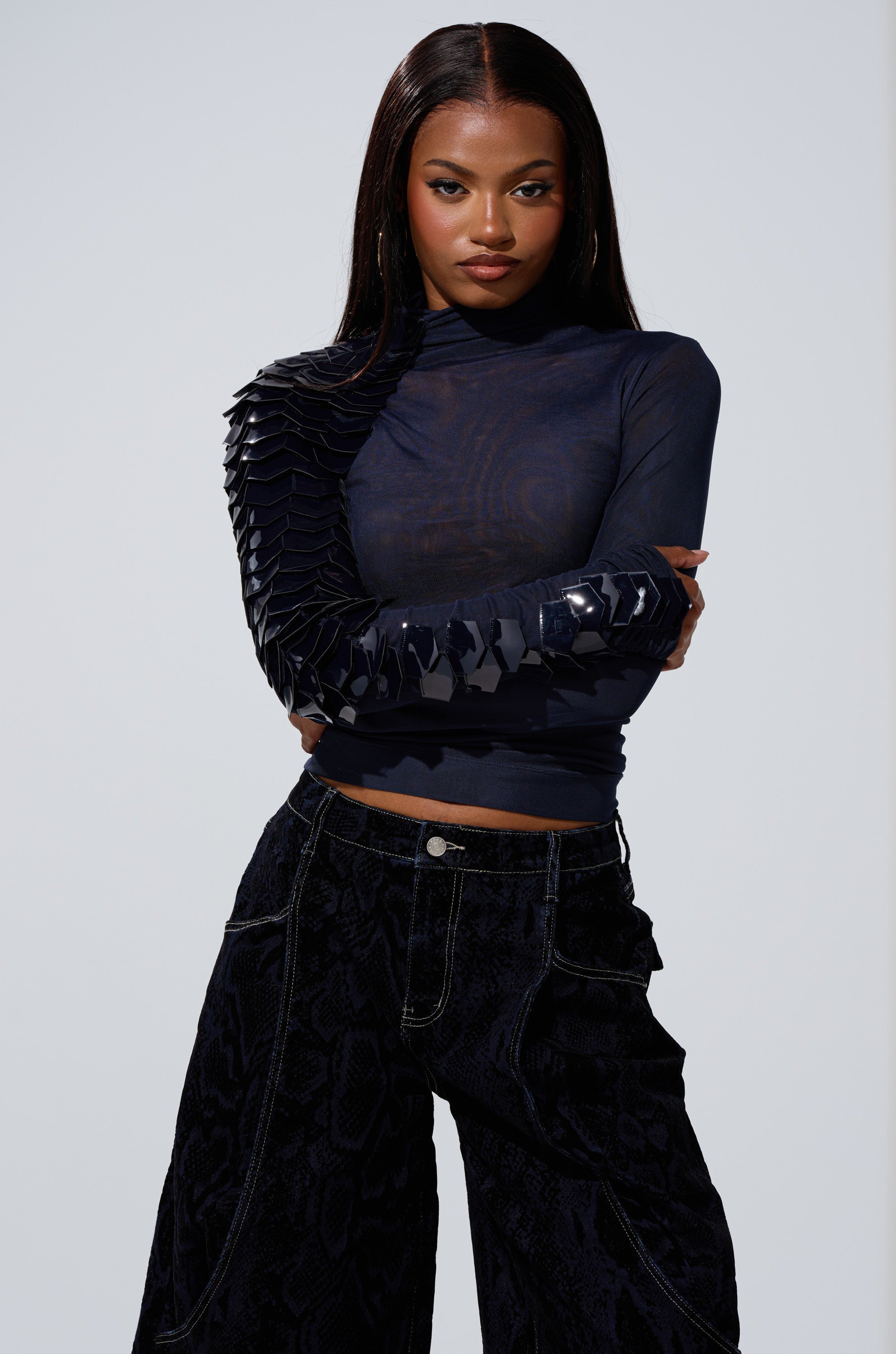 VELMA VINYL SINGLE SLEEVE SCALE TOP IN NAVY