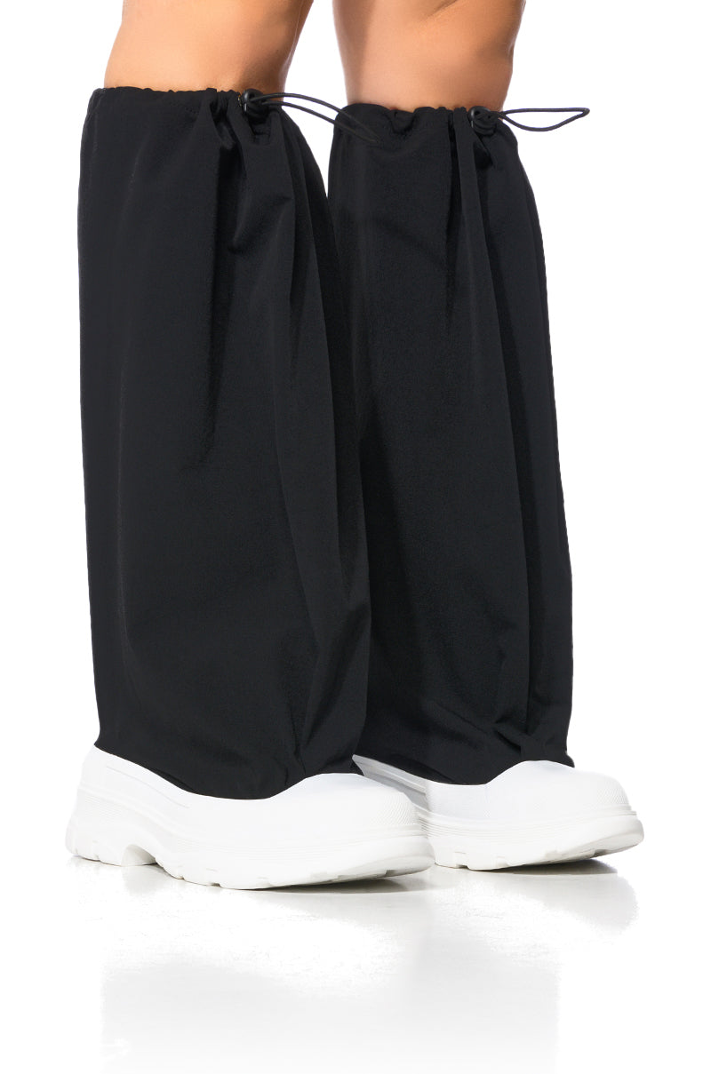 AZALEA WANG AIRLEA BAGGY SNEAKER IN BLACK