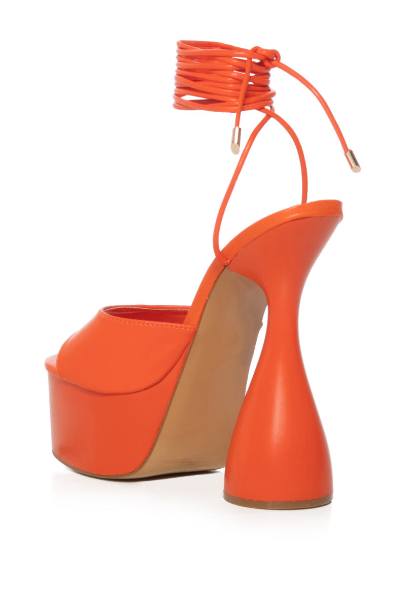 AZALEA WANG NEED TO KNOW CHUNKY SANDAL IN ORANGE