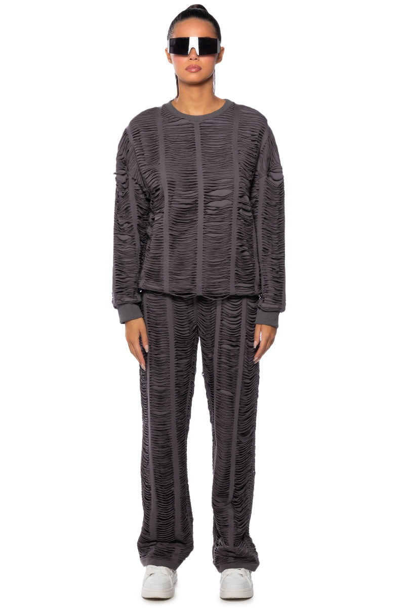 DISTRESSED OVERSIZE SWEATSHIRT