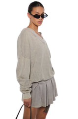 KAYLANI V NECK SWEATSHIRT IN LIGHT GREY